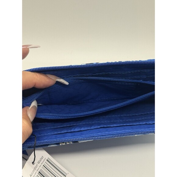 Vera Bradley Trifold Wallet Petal Splash Retired Print Mint Blues NWT Gift - Picture 4 of 5